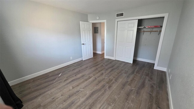 Building Photo - 2607 NE 8th Ave