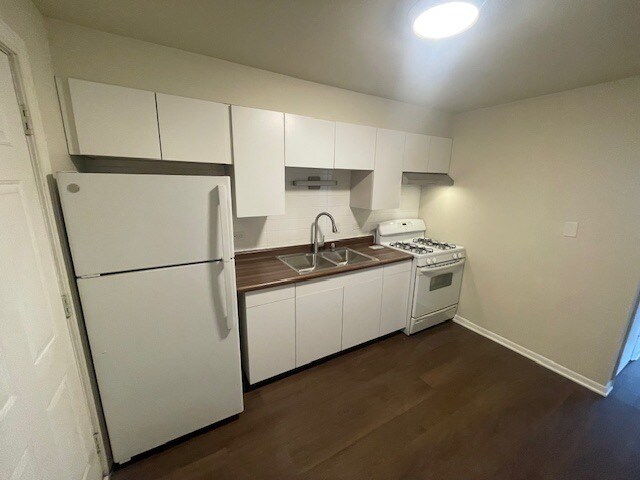 Building Photo - 3901 W 124th St