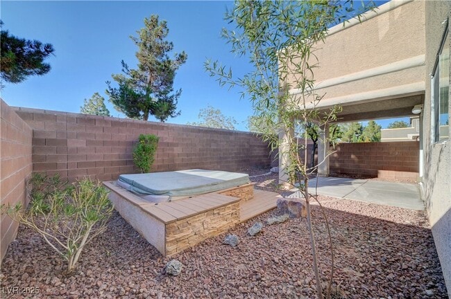 Building Photo - 5052 Whistling Acres Ave