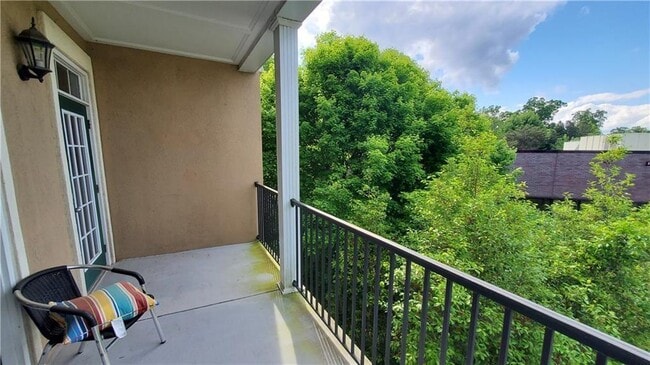 Building Photo - 1307 Stratford Commons