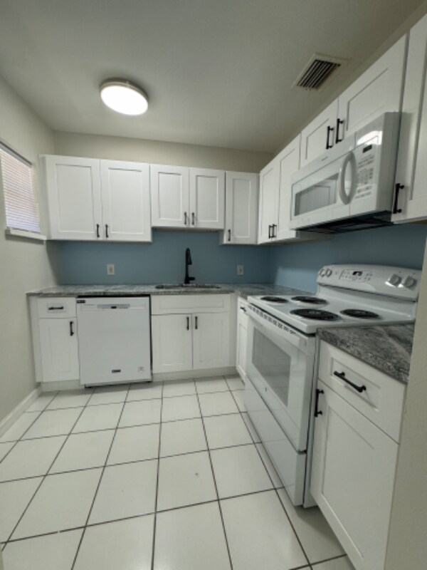 Building Photo - 260 20th Ave S