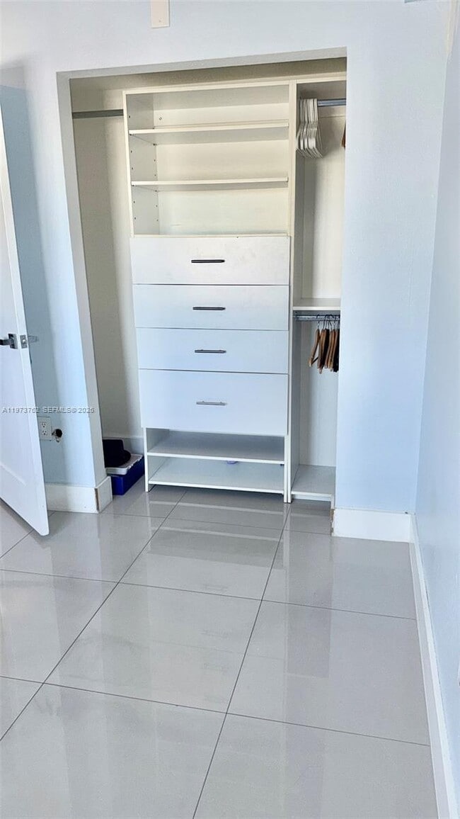 Building Photo - 637 SW 3rd St