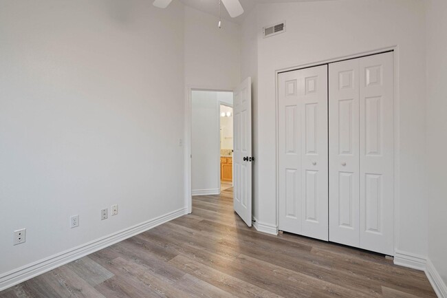 Building Photo - Spacious 3-bdr/2-bath Beaverton townhome—C...