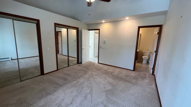 Building Photo - Lovely 2 Bedroom Townhouse Condo W/Garage - Corner Lot - Call Today!