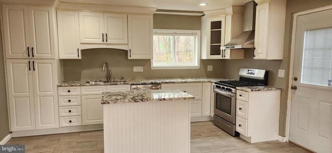 Building Photo - 25 Lower Hilltop Rd