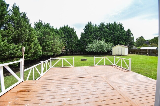 Building Photo - 135 Lenoir Dr