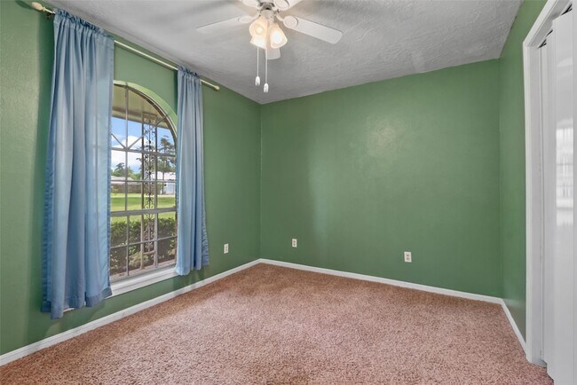 Building Photo - 24338 Redbud Ave