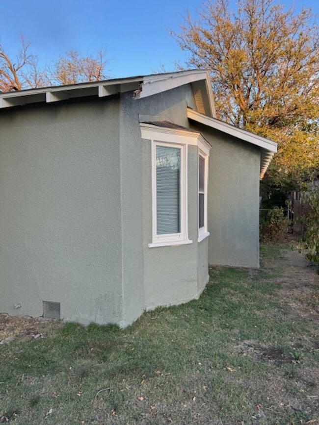 Building Photo - Gables Home