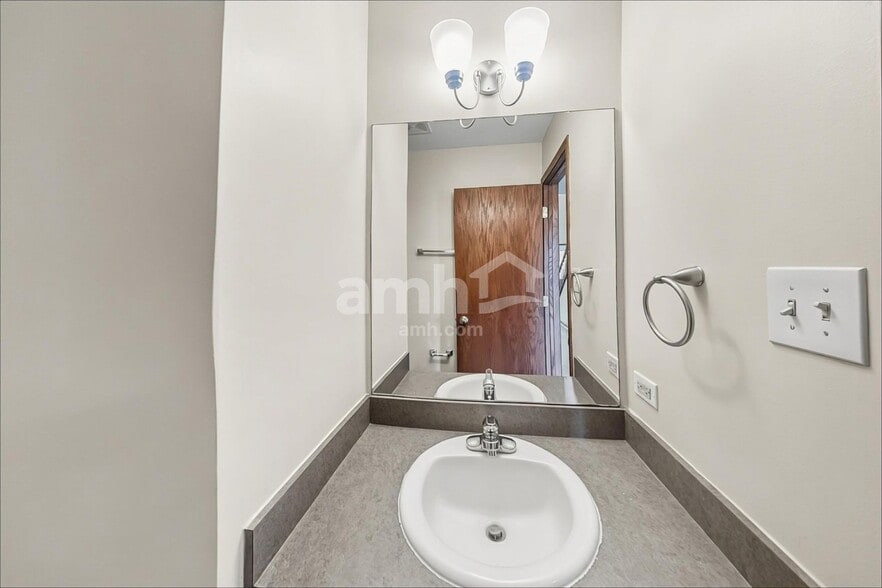 Building Photo - 26333 Wild Rose Dr