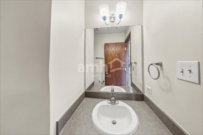 Building Photo - 26333 Wild Rose Dr