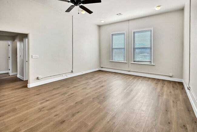 Building Photo - VINTAGE VAULT