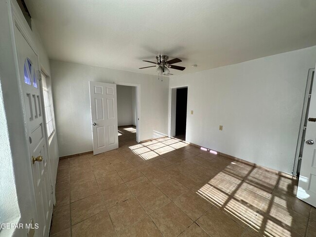 Building Photo - 152 Elvira Way