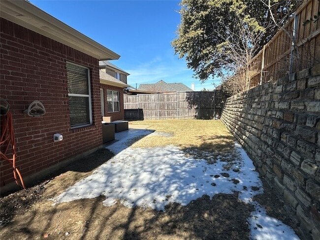 Building Photo - 8466 Davis Dr