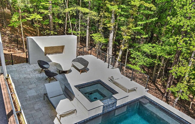 Building Photo - The Finest Furnished Upscale Executive Home, an Exquisite Luxury Rental, in Tega Cay for the Disc...