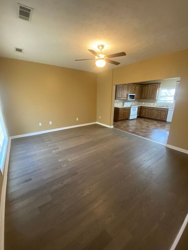 Building Photo - 812 20th St