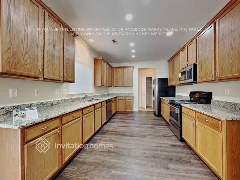 Building Photo - 120 Tulip Dr