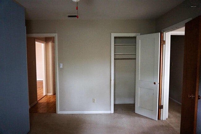 Building Photo - 1606 Bland St