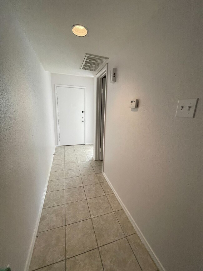 Building Photo - 14777 Wunderlich Dr