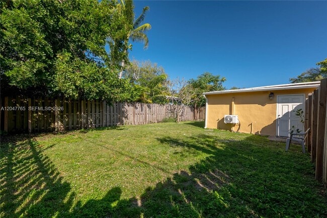 Building Photo - 2621 SW 12th Terrace