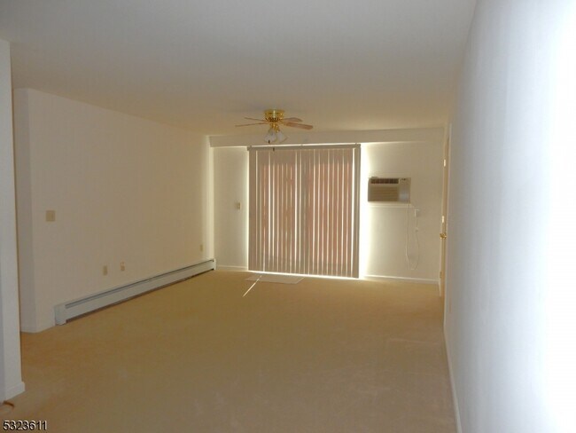 Building Photo - 28 Jane Dr