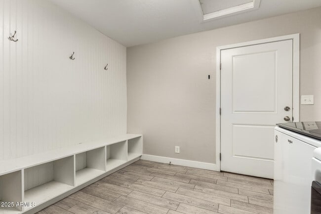 Building Photo - 331 E Continental Dr