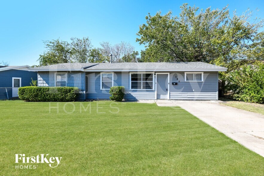 Primary Photo - 308 Bluebonnet St