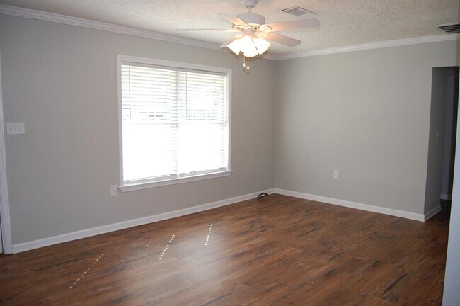 Building Photo - 111 Smallridge St