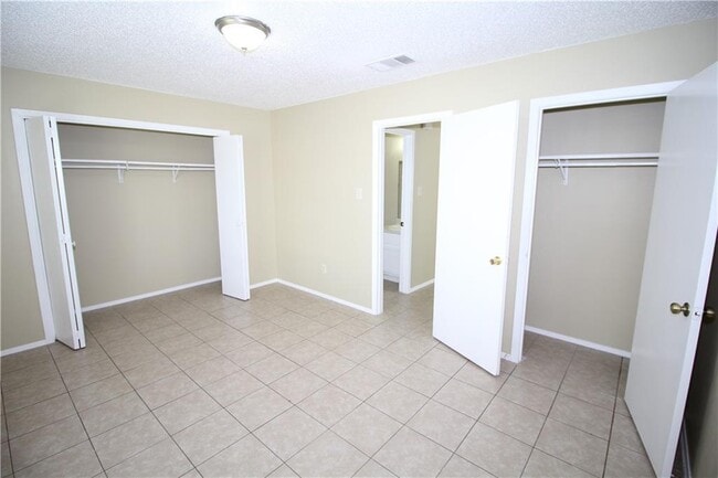 Building Photo - 12331 Alderbrook Dr