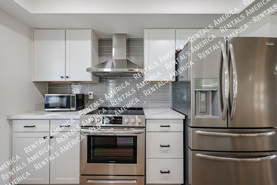 Building Photo - 1430 E Bell De Mar Dr