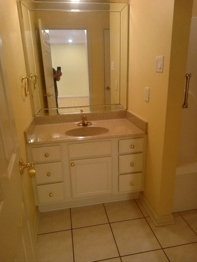 Building Photo - Now Available – 1-Level Condo in Alexandria, LA | $1,250/month