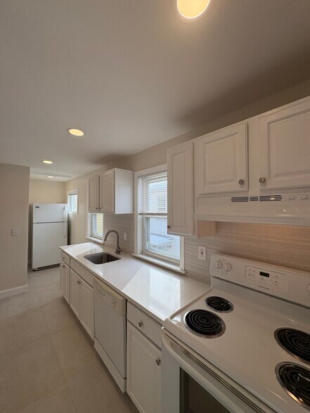 Building Photo - 7 Smith St