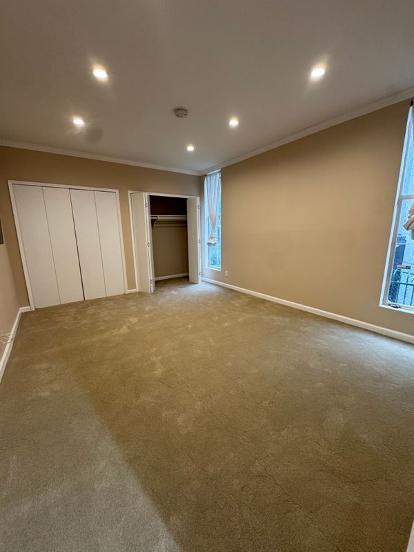 Building Photo - 8550 Holloway Dr