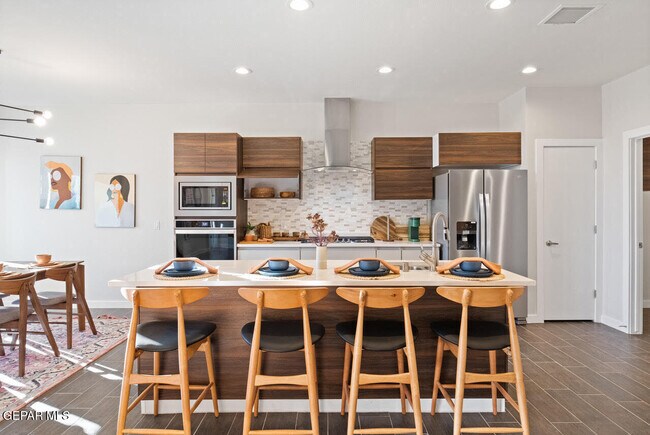 Building Photo - 245 Emerald Tower Dr