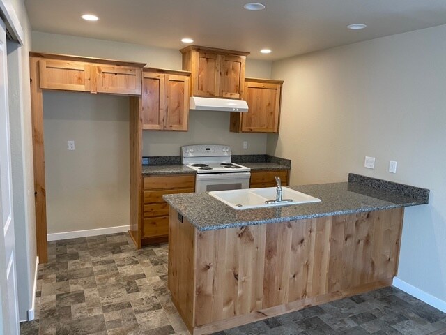 Building Photo - 1014 SW Stoney Creek Ln