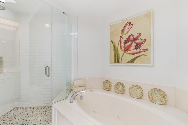Building Photo - 777 Beach View Dr