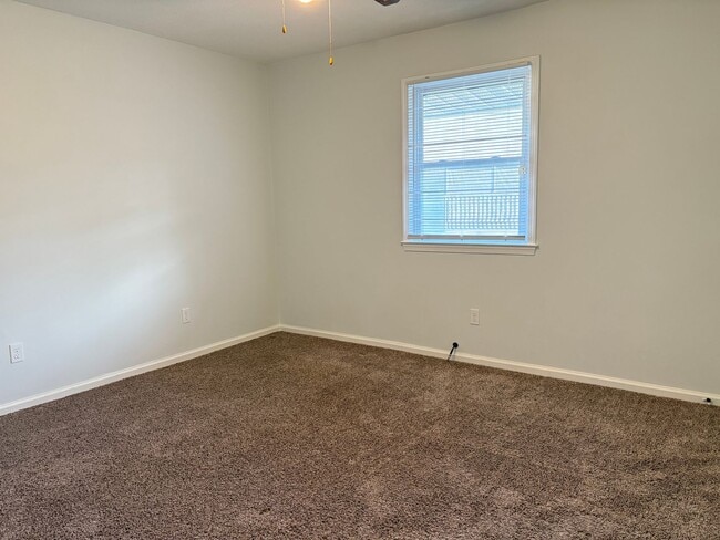 Building Photo - MOVE IN SPECIAL: 2 Bedroom, 1.5 Bathroom Condo in Winston-Salem!