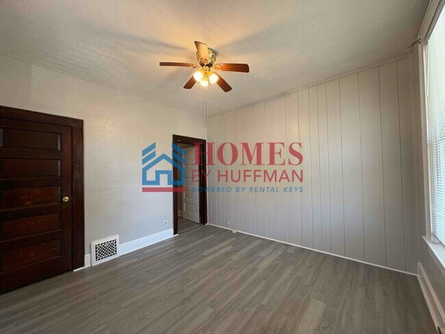 Building Photo - Two Bedroom House | Now Available | Move In Special