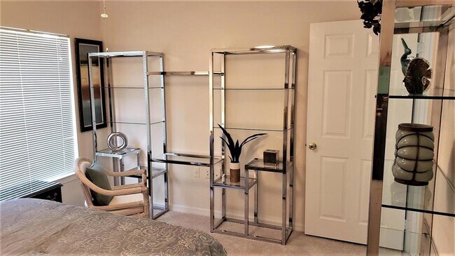 Building Photo - 8804 Manor Loop