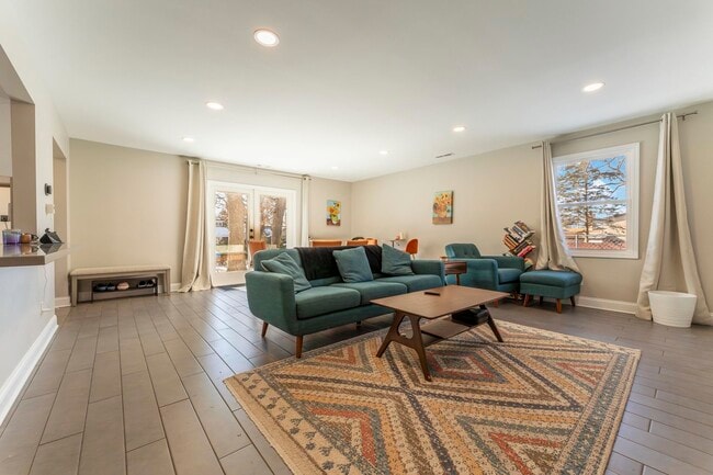 Building Photo - 1700 N Linden Ave