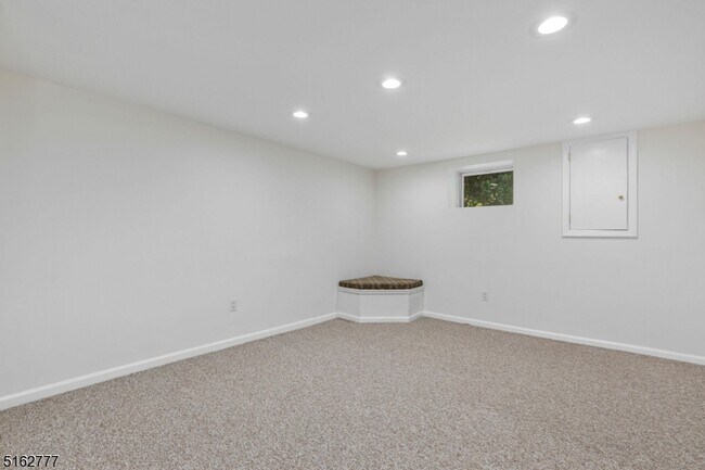 Building Photo - 27 Glenbrook Rd