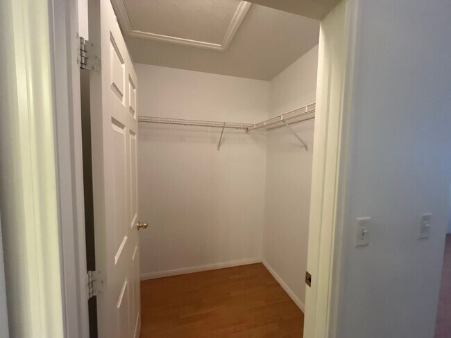 Building Photo - Sunny 2-Bed, 2-Bath in gated community!