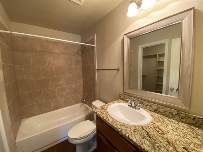 Building Photo - Charming 3-Bed Home w/ 2-Car Garage – Pet-Friendly