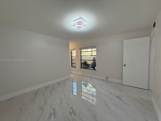 Building Photo - 9015 SW 125th Ave