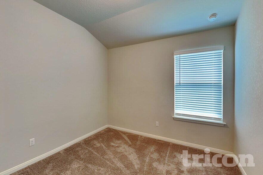 Building Photo - 13503 Emerson Wy
