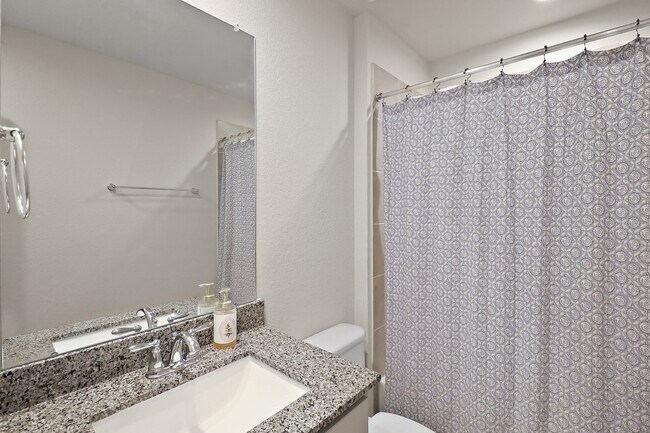 Building Photo - 127 Walnut Hl Ct
