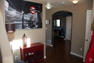 Building Photo - Beautiful 3 bedroom 2 1/2 bath