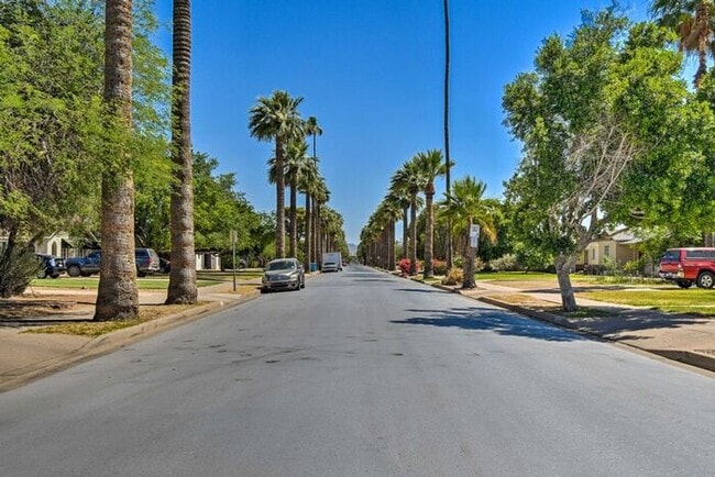Building Photo - 4 Bed, 3 Bath, stunning home, located in t...