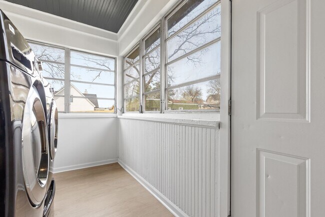 Building Photo - Charming + Modern Highland Park Home - 3 Beds, 2 Baths, Fenced Yard, + Plenty of Parking!