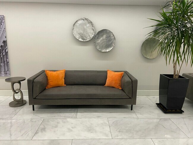 Building Photo - 340 Sunset Dr