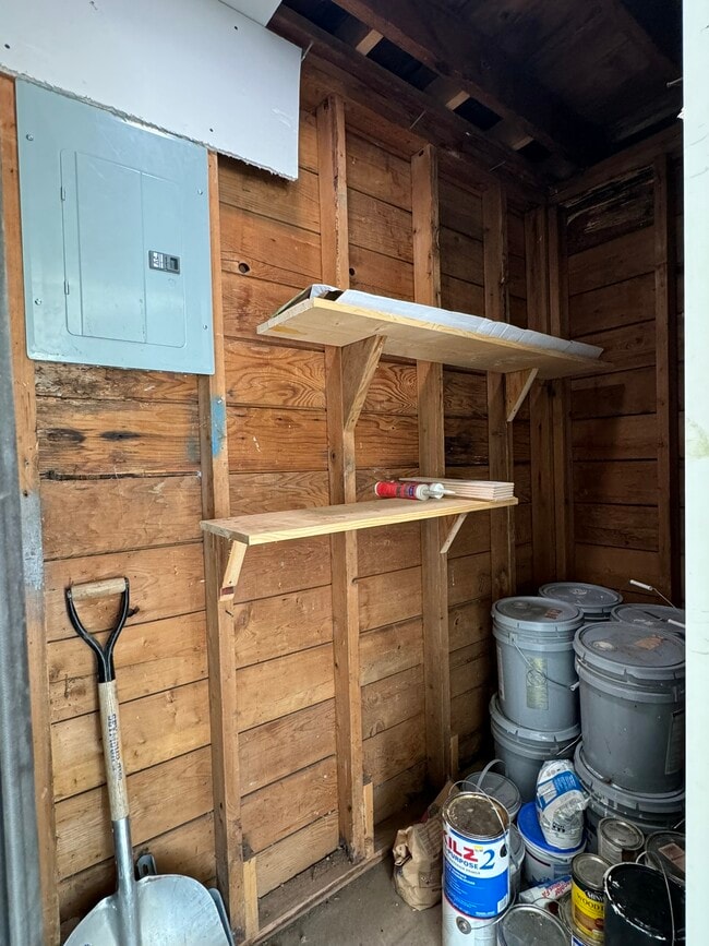 Building Photo - 1442 E Broadway St